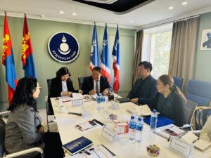 Хамтран ажиллах санамж бичиг байгууллаа